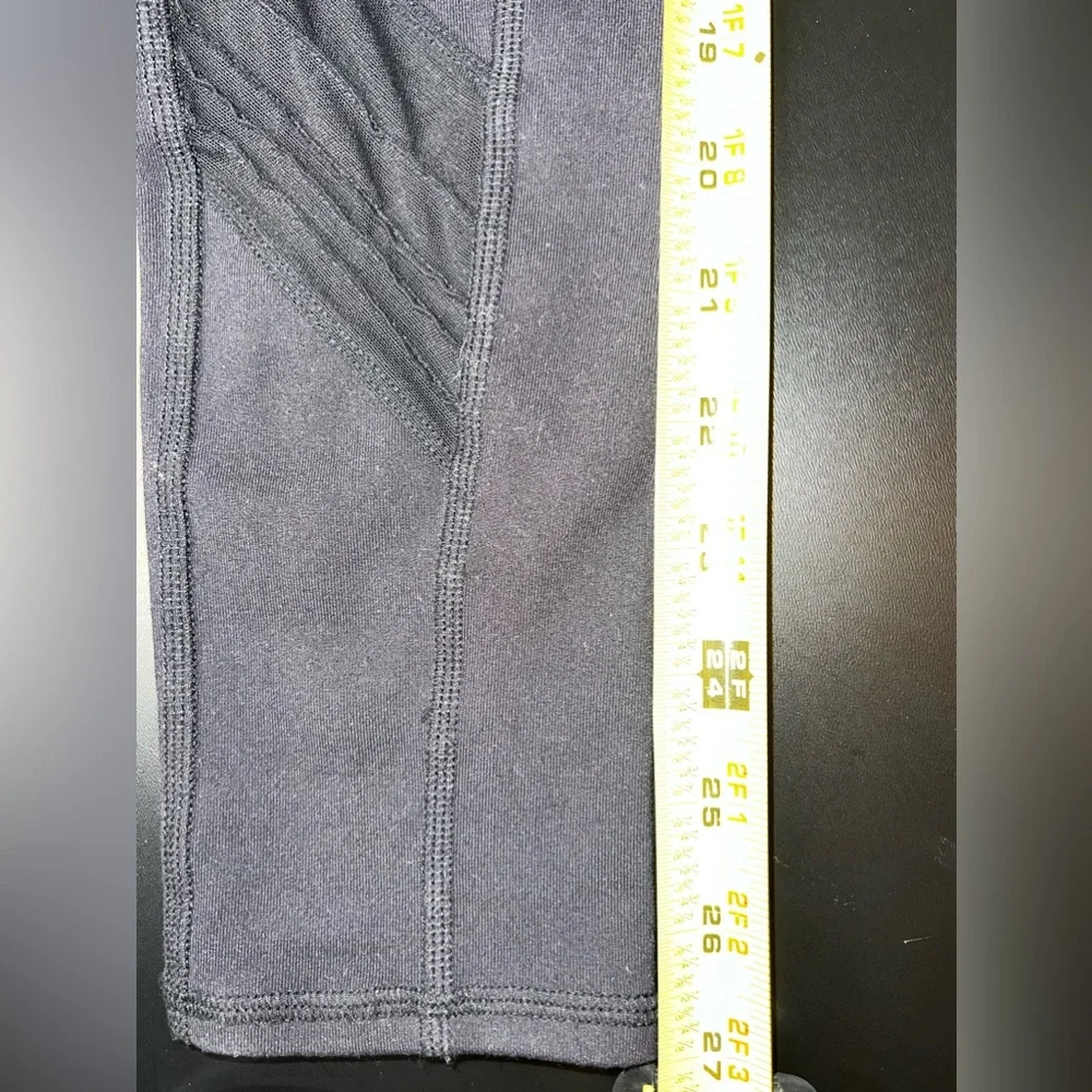 Alo Yoga Black high waisted Leggings  with mesh inserts Size Medium GUC